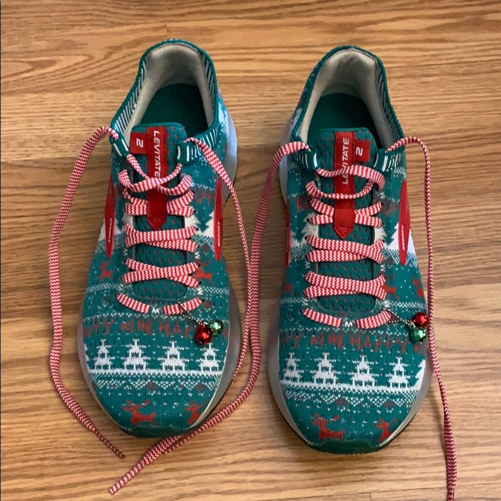 Brooks Levitate 2, Ugly Sweater, size 7